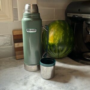 Stanley 1 litter vacuum bottle with handle and twist lid